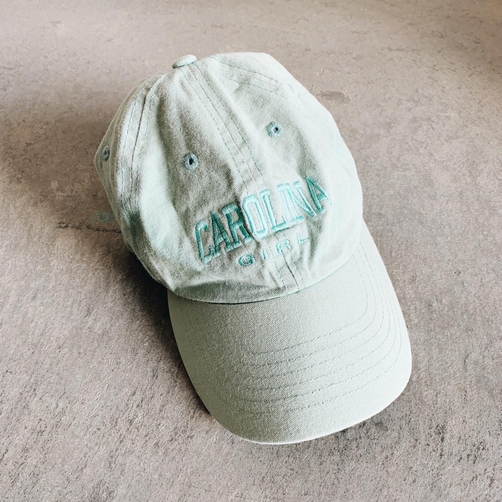 ❤️ 3/$20
Vintage Carolina Girl baseball cap